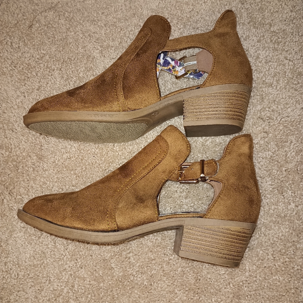 CXL‎ Fashion Booties Brown Suede Cutout 8.5